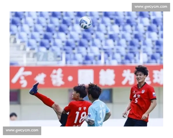 苏超赛场燃师情 南京校园足球传帮带育新苗