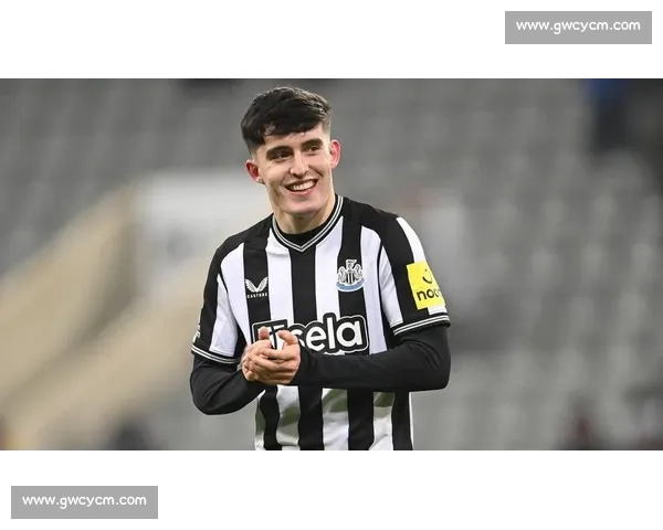 费内巴切锁定沃克！曼城放行 + 高薪诱惑，英格兰老将迎职业生涯十字路口